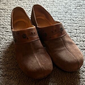 Dansko Brown Suede Women's Shoes